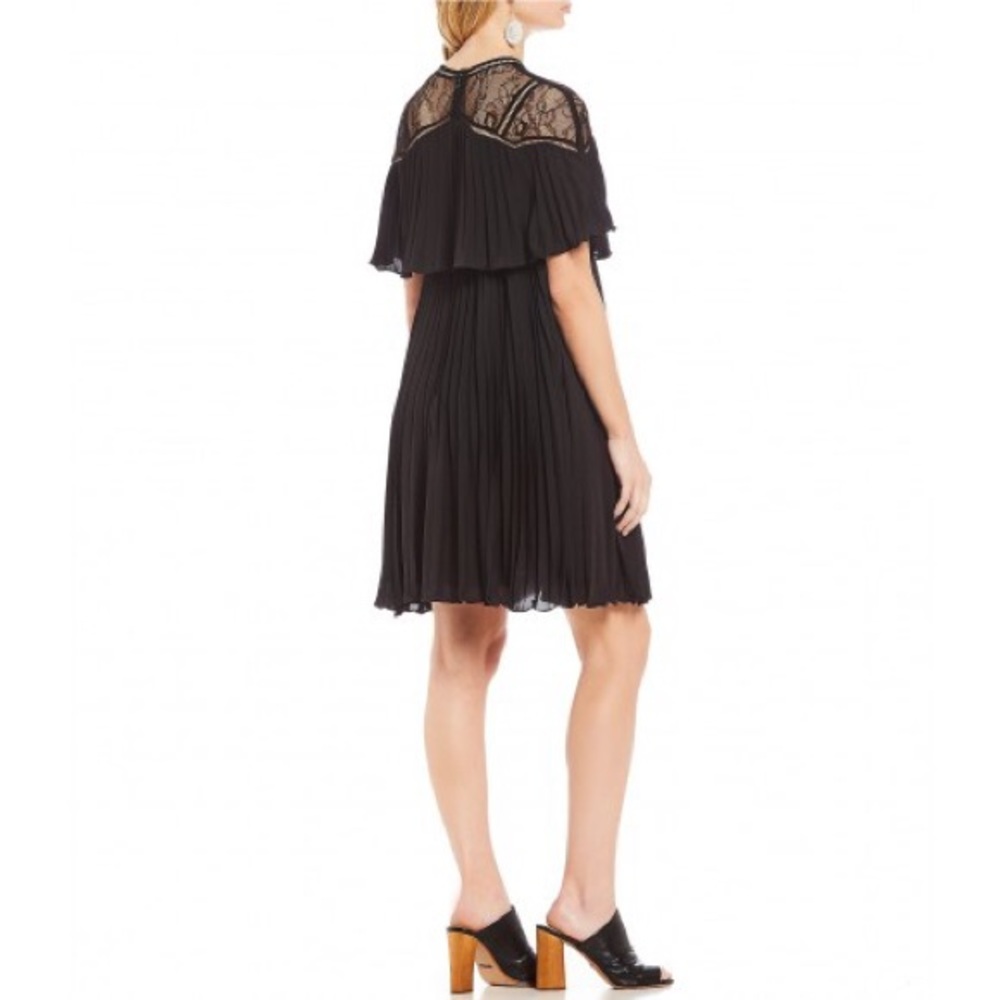 Gianni Bini dress,keyhole v-neckline short sleeve - Picture 3 of 8